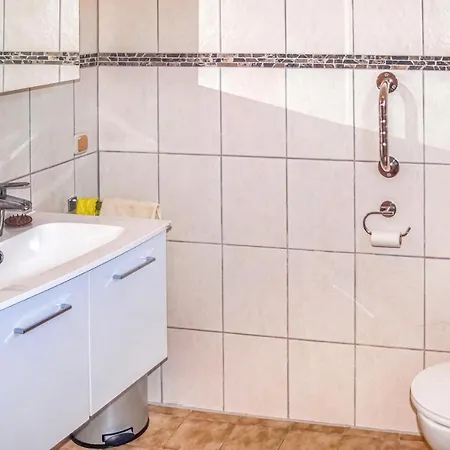 2 Bedroom Stunning In Aller